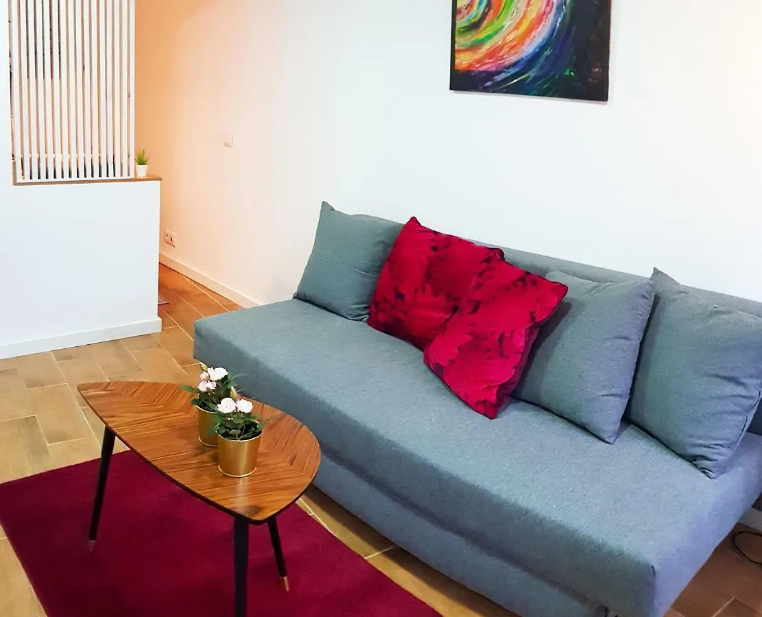 * 5 Star Apartment In Historic District * Walk 2 Alfama! Lisboa